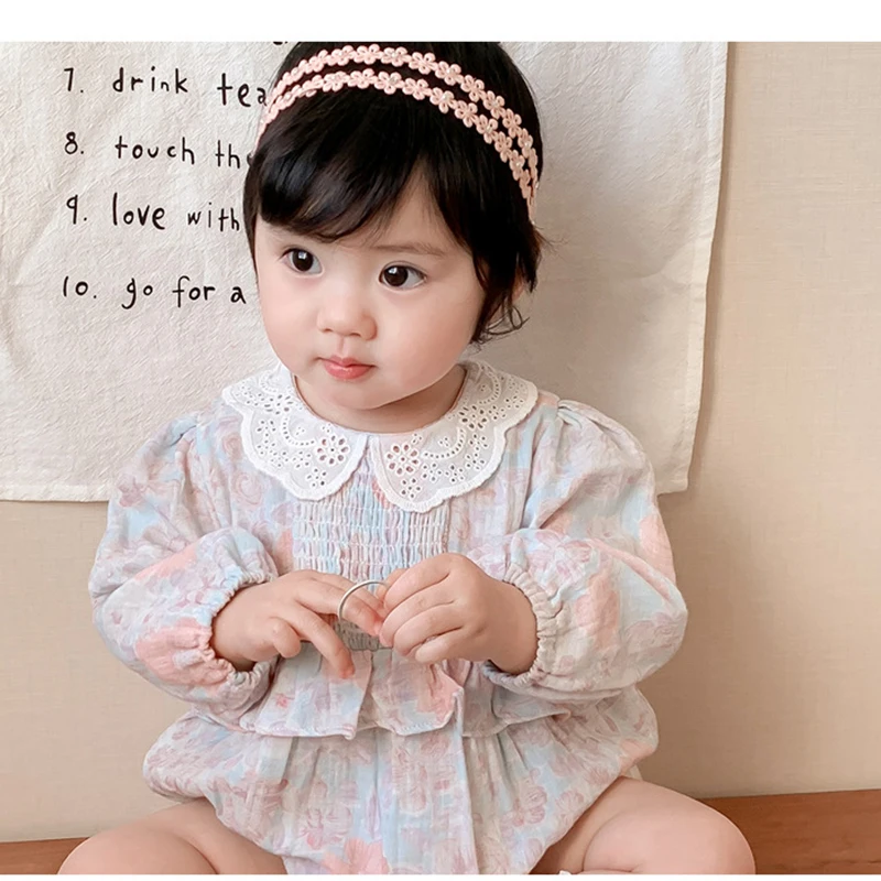 

Детский хлопковый комбинезон, с лепестками на воротнике