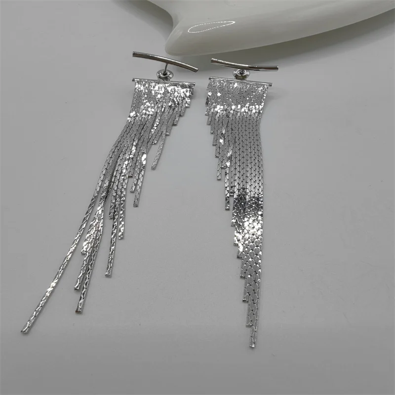 Женские серьги-гвоздики