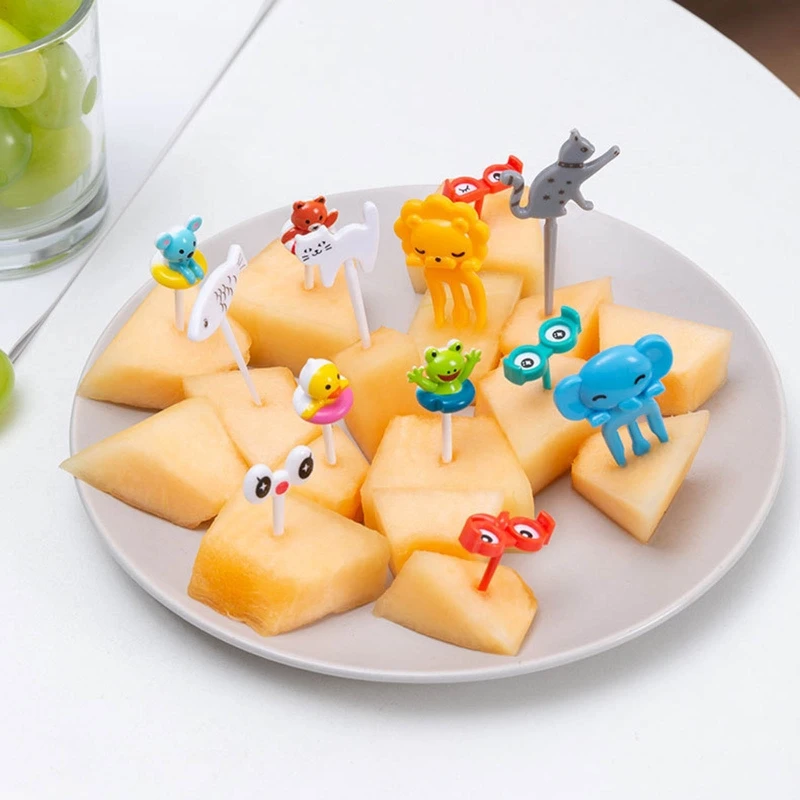

6 PCS Plastic Little Forks Dessert Forks Cat/Fish Shaped Bento Box Decoration Mini Cartoon Toothpicks for Party Supplies