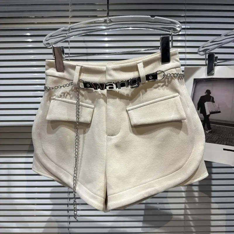 2023 New Fashion Little Fragrant Metal Letter Waist Chain Three Dimensional Pocket Woolen Shorts for Women Designer Brand