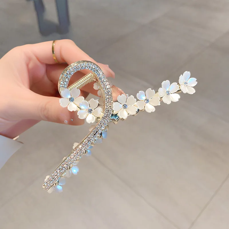 

AWAYTR Hair Clip for Women Flower Metal Crystal Elegant Hair Claw Elegant Hair Crab Clip Fashion Girl Headwear Hair Accessories