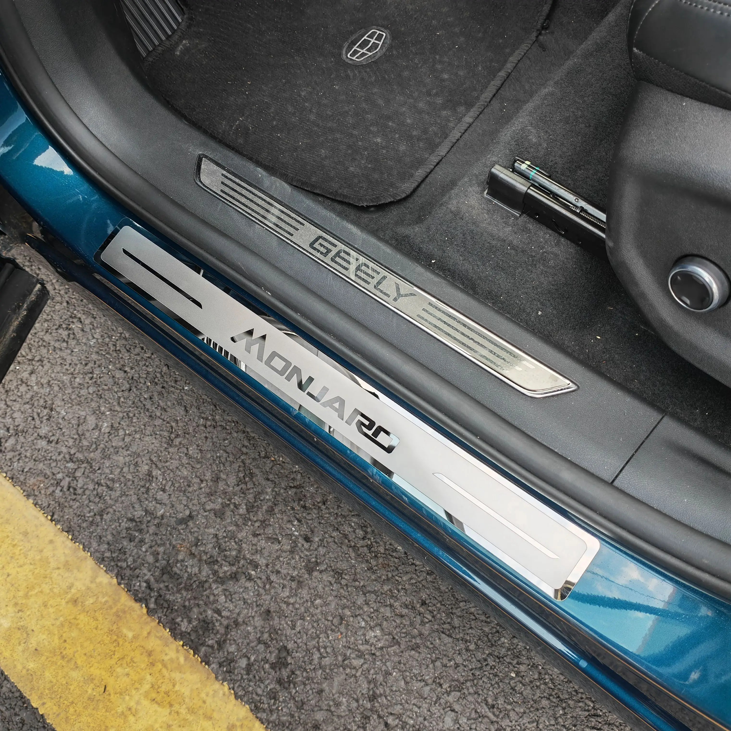 

Аксессуары для Geely MONJARO KX11 Manjaro 2023-2024 Накладка на порог автомобильной двери из нержавеющей стали Противоударная педаль защитная накладка