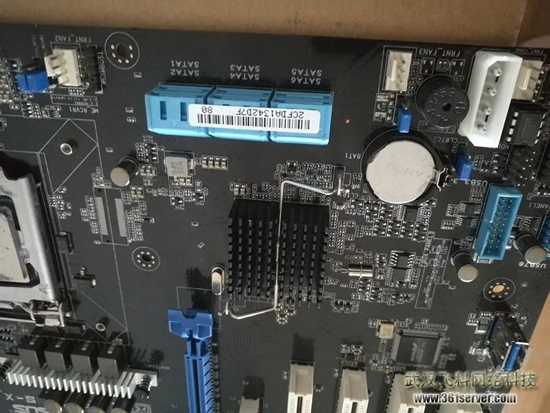 Рисунок 3 - Оригинальная материнская плата сервера
