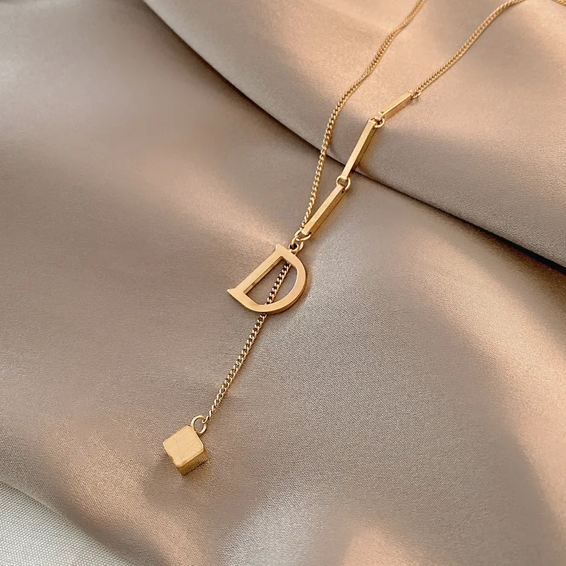 

Женское Ожерелье из титановой стали с буквой D