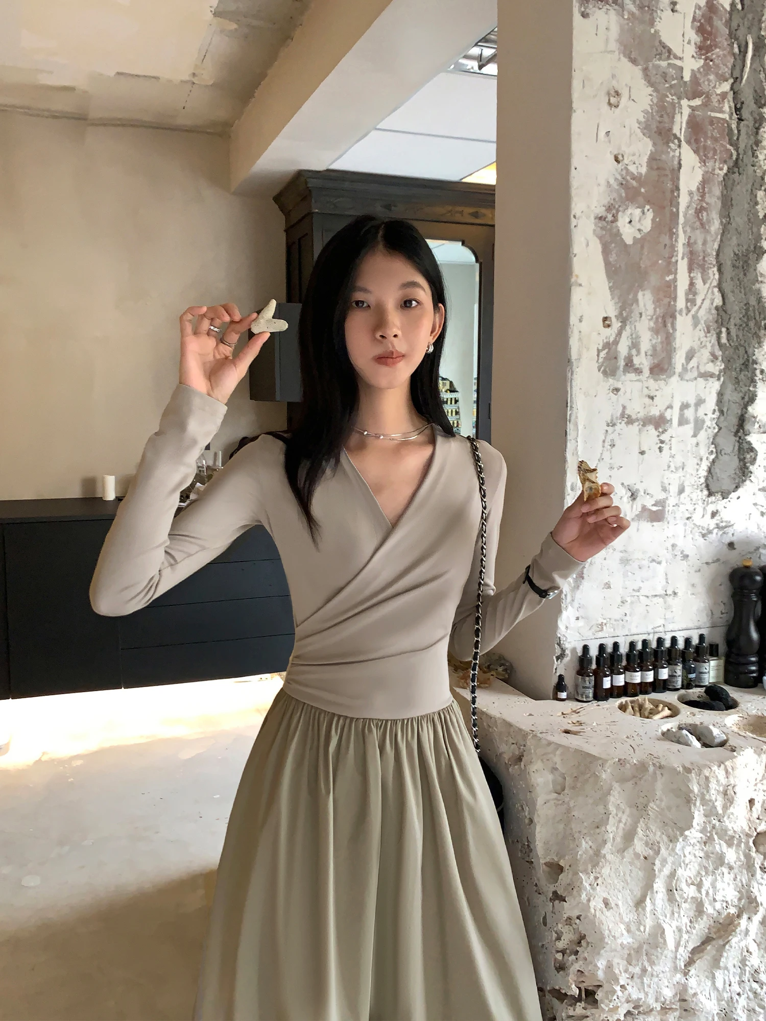 Mulvan трикотажное платье трапециевидной формы с длинными рукавами и v-образным