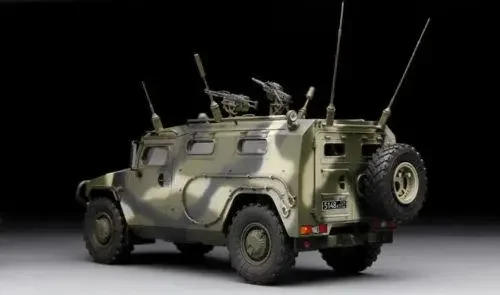 Модель Meng 1/35 VS-003 Высокомобильный автомобиль ГАЗ- 233014 STS Tiger