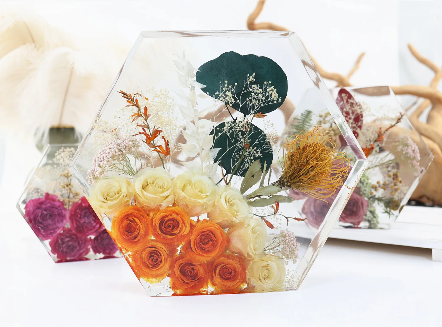 

Большие геометрические шестигранные зеркальные фотообои разных размеров