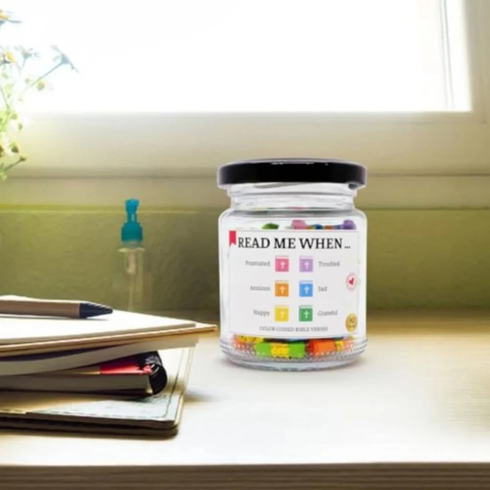 Окрашенные каменные праздничные садовые статуи на открытом воздухе прочтите