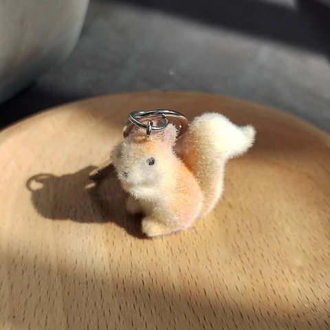 Флокированный брелок Dayoff с белкой и животными