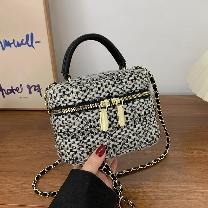 2023 Hot Sale Unique Design Women's Bag Infinite Charm Popular Versatile Crossbody Bags Zipper Flap Portable Small Square Bag