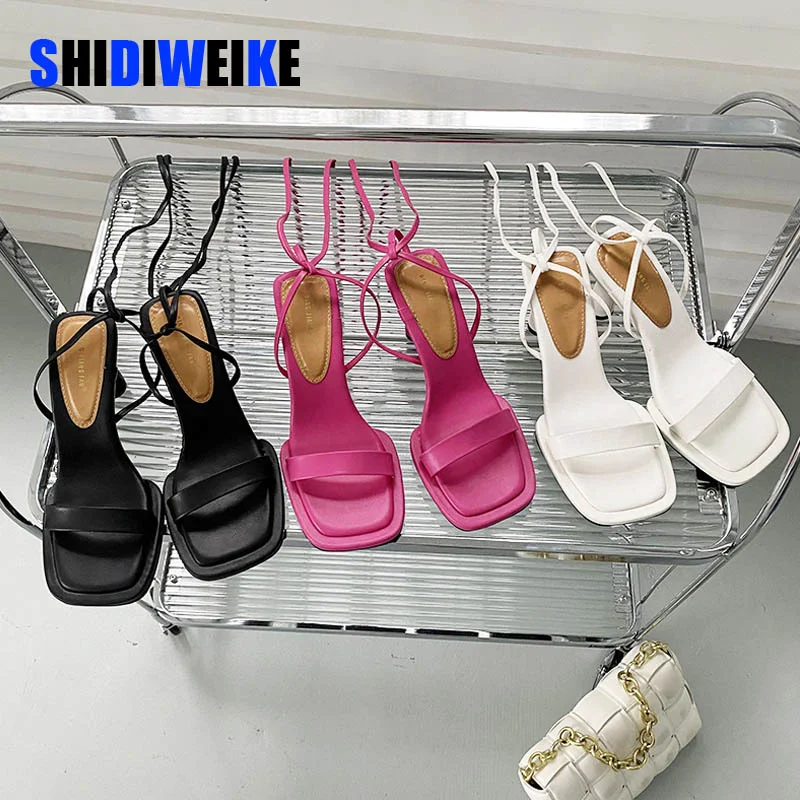 

Женские босоножки с ремешком на щиколотке, на тонком высоком каблуке 7/9 см