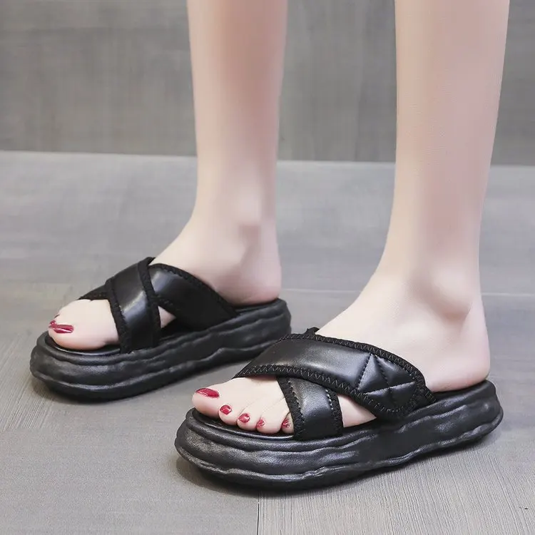 

2022 Ladies Slippers Luxury Slippers Slippers Women's Beach Low Platform Designer S Flat Summer 35-40 Medium Heel Solid Color