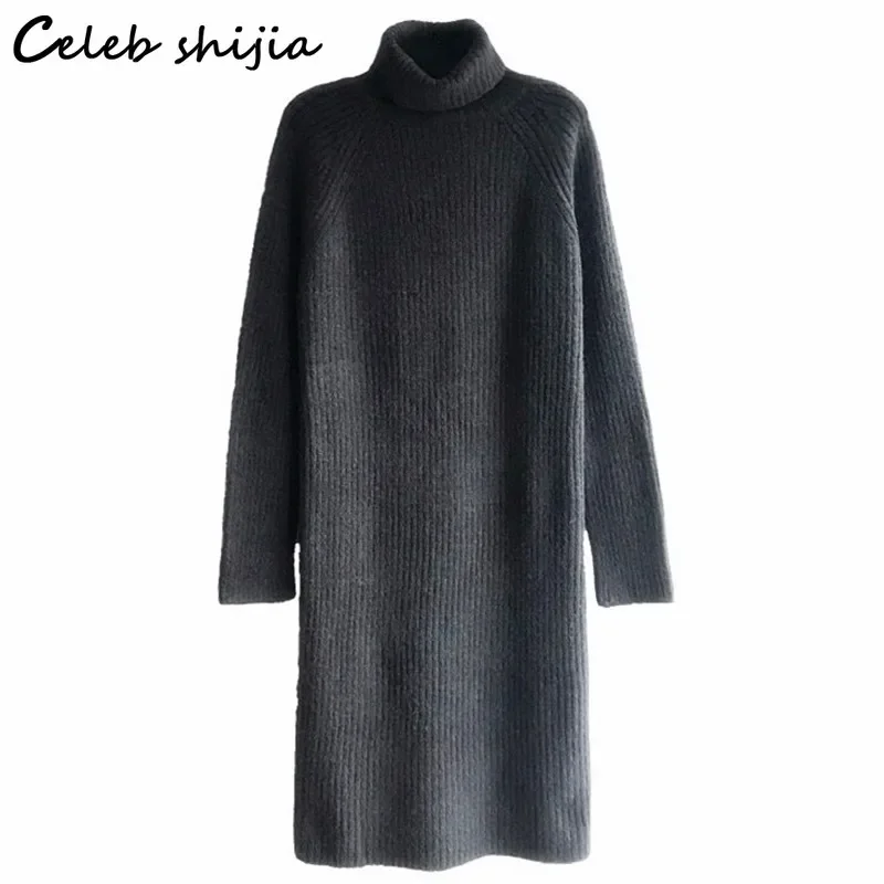 Женское трикотажное платье-свитер с высоким воротником и длинным рукавом