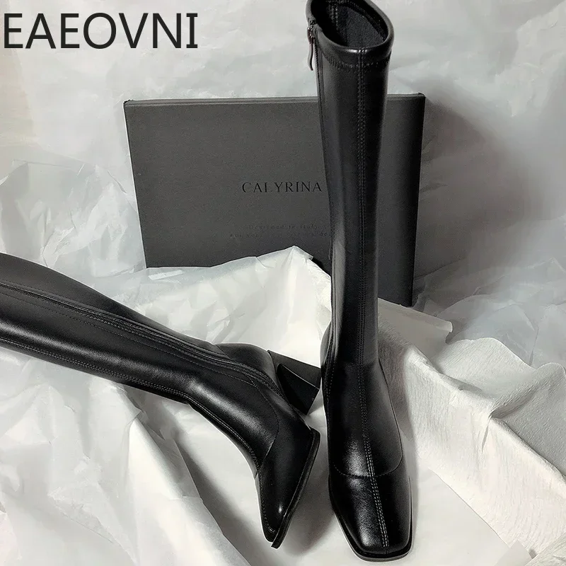 Женские зимние высокие сапоги до колена на высоком каблуке