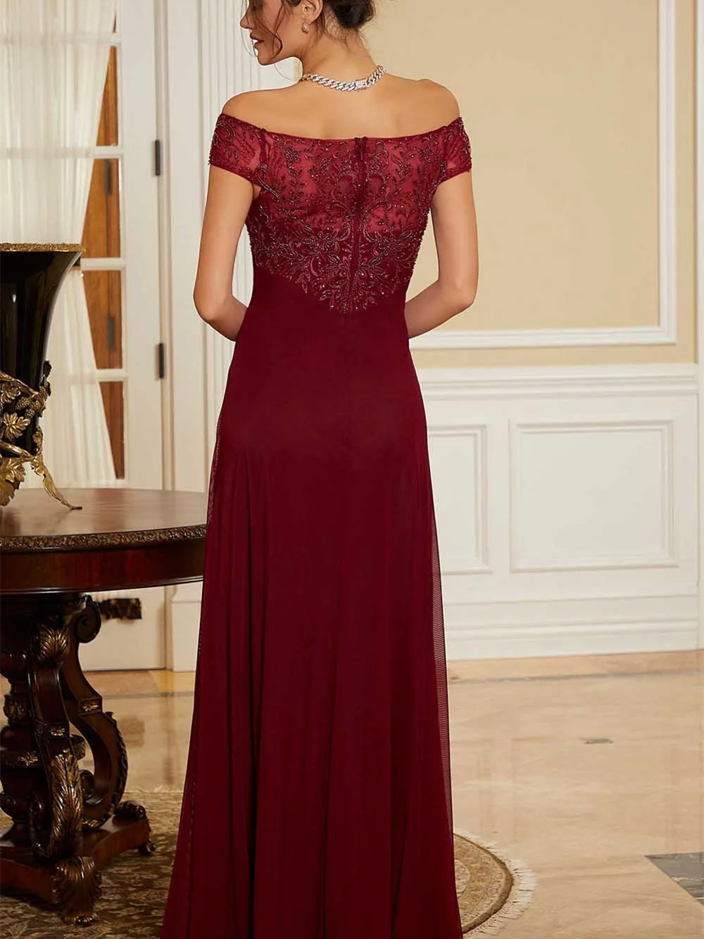 Рисунок 3 - Элегантное кружевное платье для матери невесты 2024