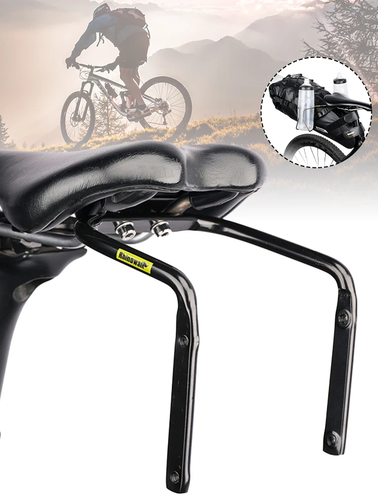 Крепление заднего сиденья велосипеда на поддерживающих полках для багажа.