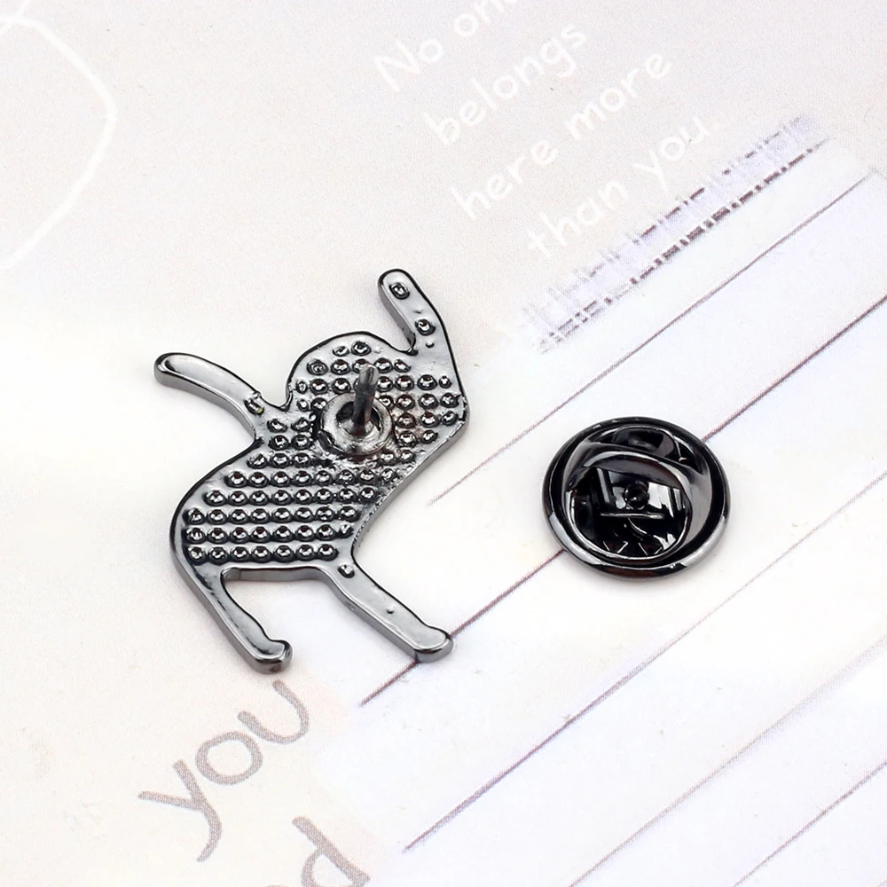 Новая личность желтый подавленный злодей эмалированный штифт для женщин и