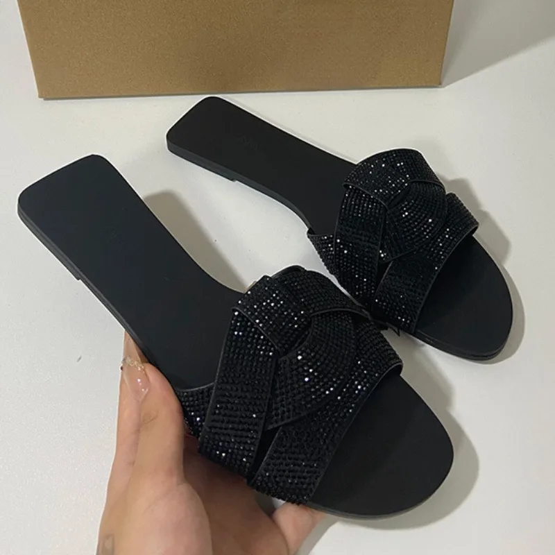 Шлепанцы женские на плоской подошве брендовые дизайнерские блестящие сандалии с