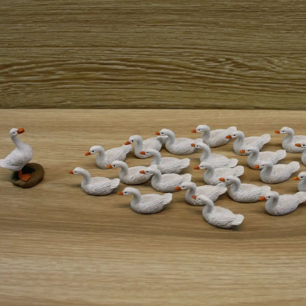 Милая мини-статуя утки изделия из смолы украшения ручной работы белой нежное