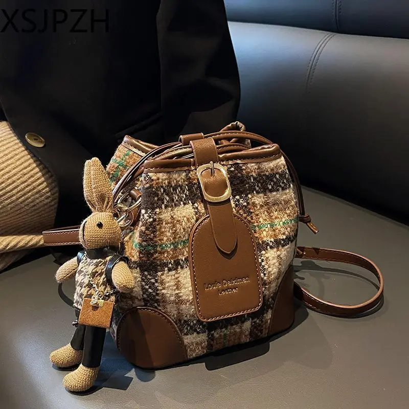 

Высококачественная женская сумка на осень и зиму 2023, новая модная универсальная сумка через плечо, популярная нишевая дизайнерская универсальная сумка-ведро