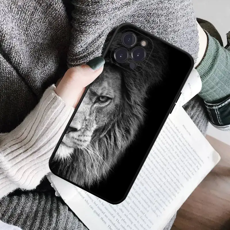 YNDFCNB lions animal Phone Case For iPhone 6 7 8 Plus 11 12 13 14 Pro SE 2020 MAX Mini X XS XR Back Funda Cover