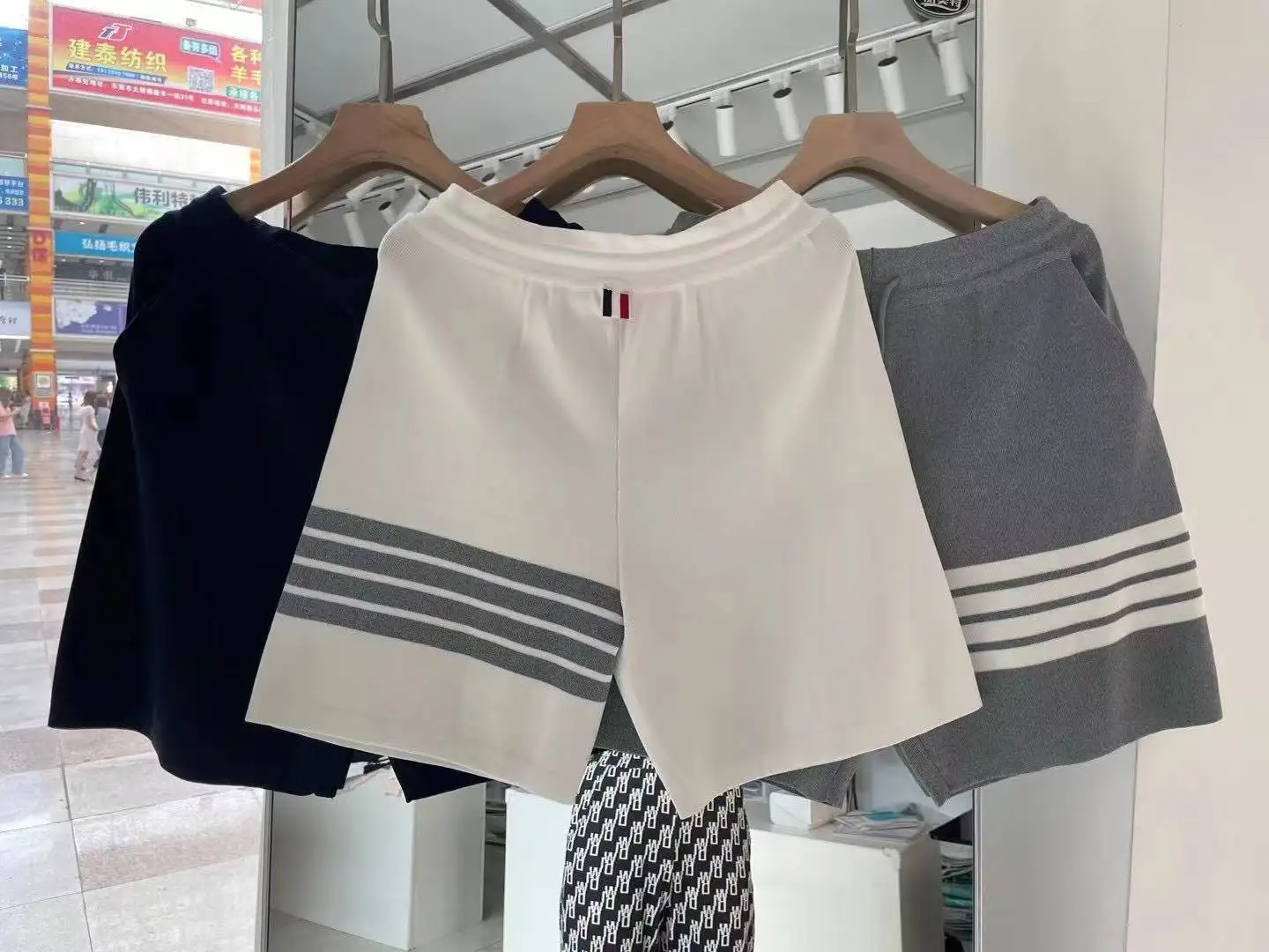 

Брендовые пятиконечные шорты бренда Tide, ледяные шелковые трикотажные шорты для мужчин и женщин, свободные летние брюки для мужчин и женщин