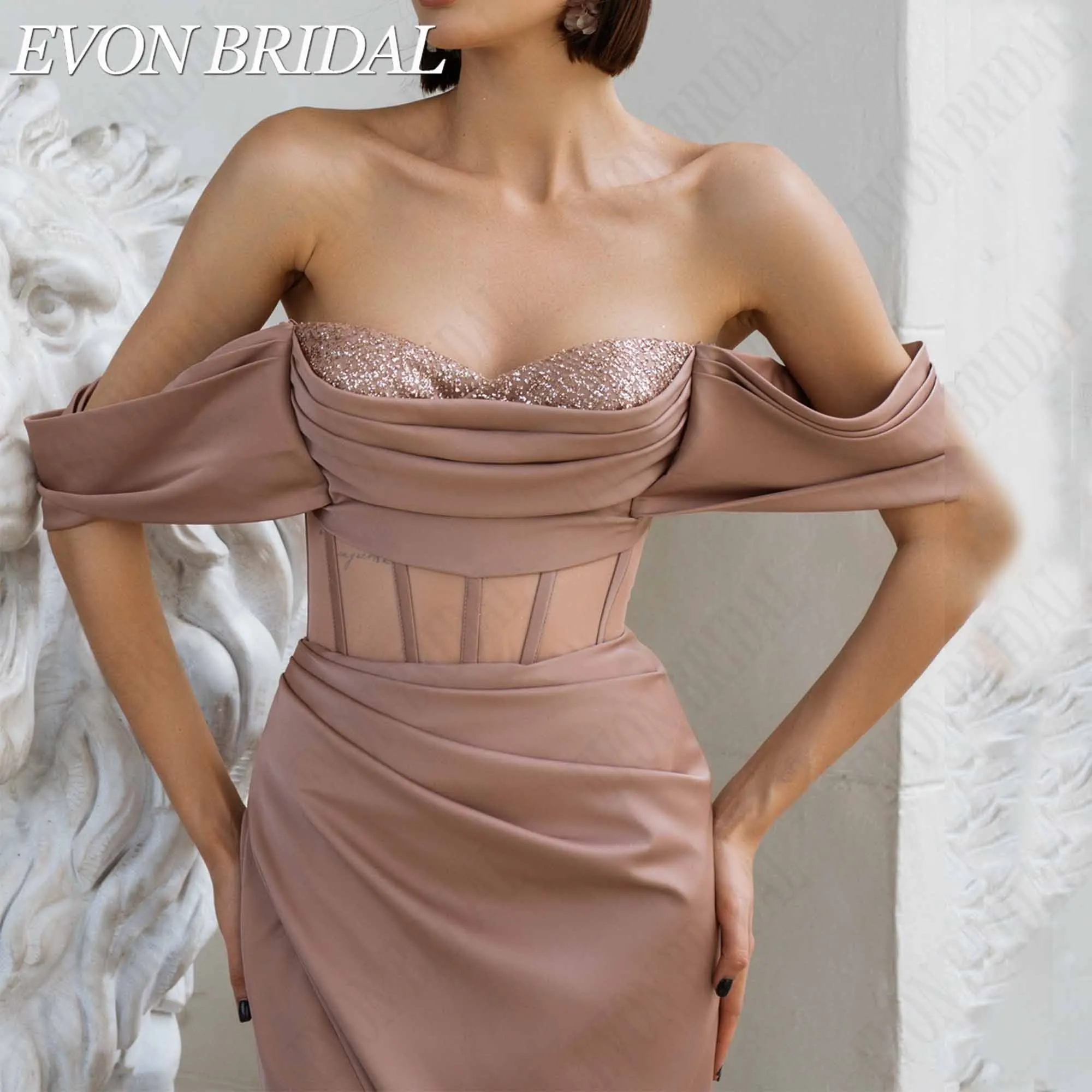 Фото EVON BRIDAL — элегантные атласные платья в стиле «русалка» на выпускной 2026 года, сшитые на заказ; женское платье для гостей свадьбы с открытой спиной, оголенными плечами и рюшами, с корсетом, большие размеры №5