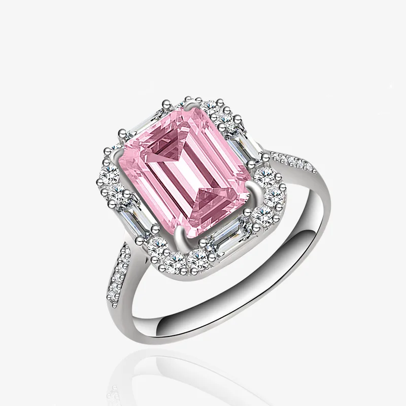 

Женское кольцо из серебра 925 пробы с квадратными бриллиантами