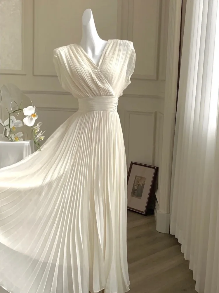 Женское длинное платье с V-образным вырезом без рукавов