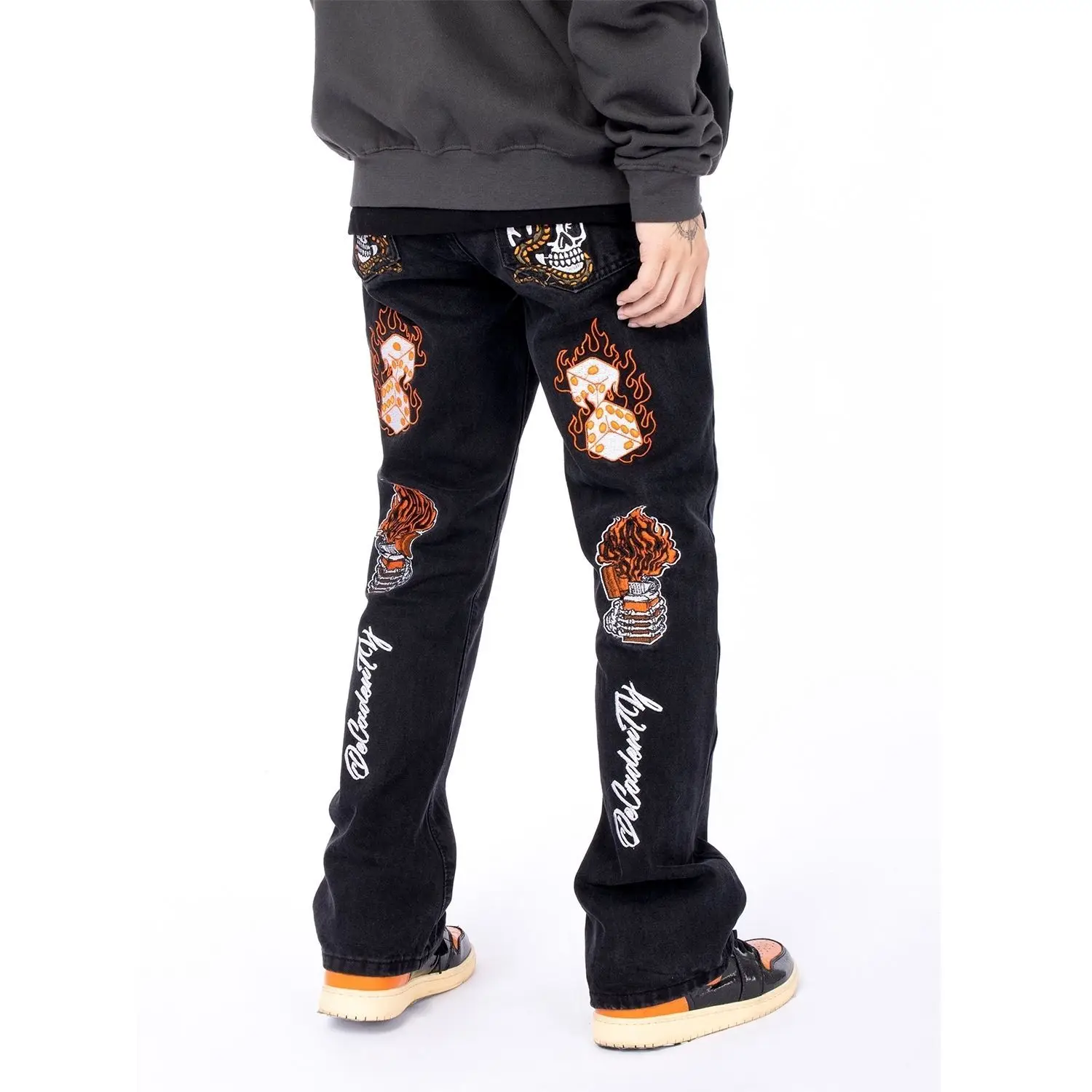 

Мужские прямые джинсы с вышивкой в виде черепа и пламени