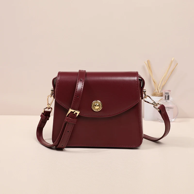 

2021Autumn High Texture Pearl Red Bridal Shoulder Underarm Bag WomeninsTrendy Fashion Crossbody Portable Small Square Bag