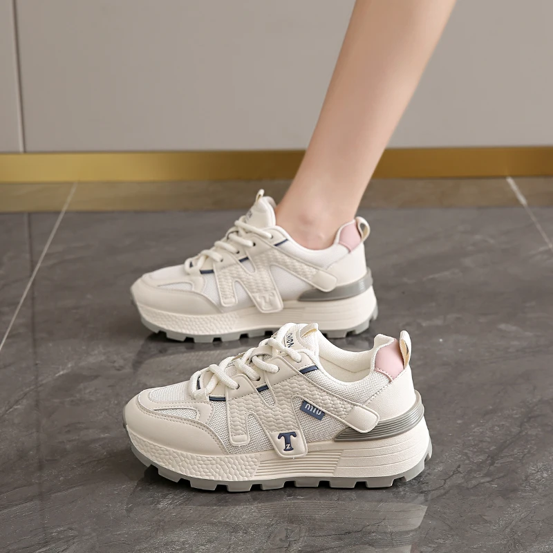 Женские прогулочные туфли CRLAYDK 2024 модные кроссовки на массивной платформе