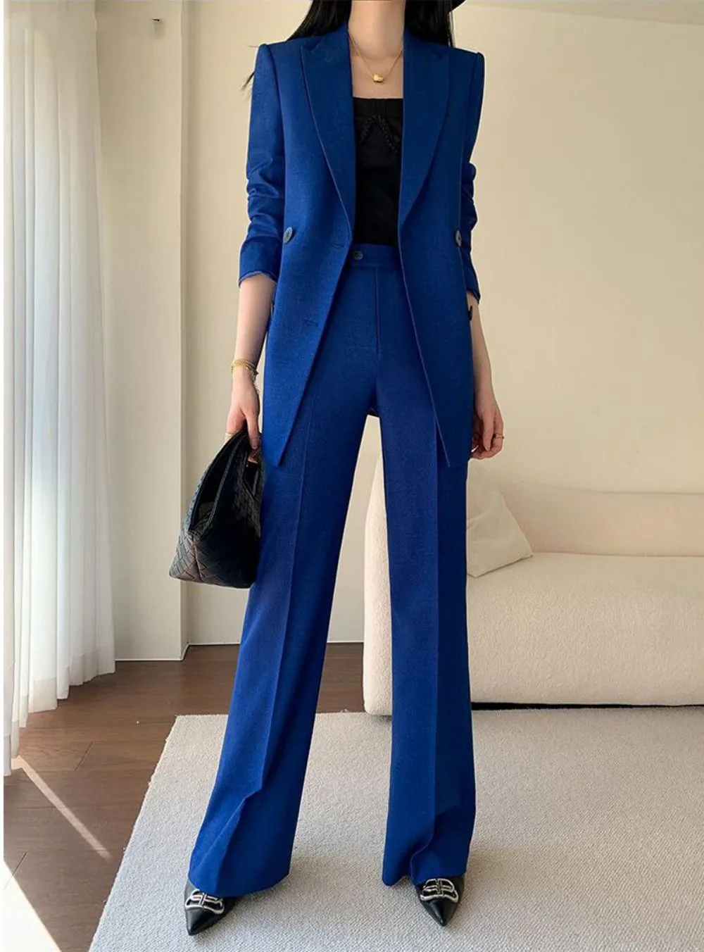 Рисунок 2 - Женский брючный костюм из двух предметов