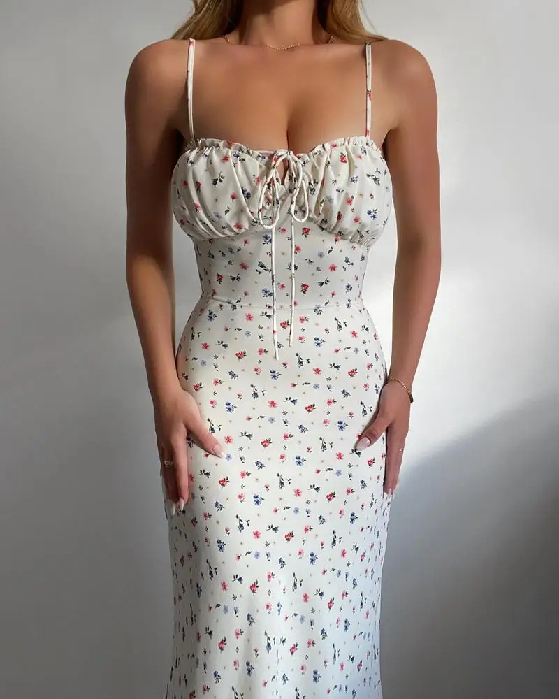 

2022 summer new women's suspenders sleeveless pleated slim dress White