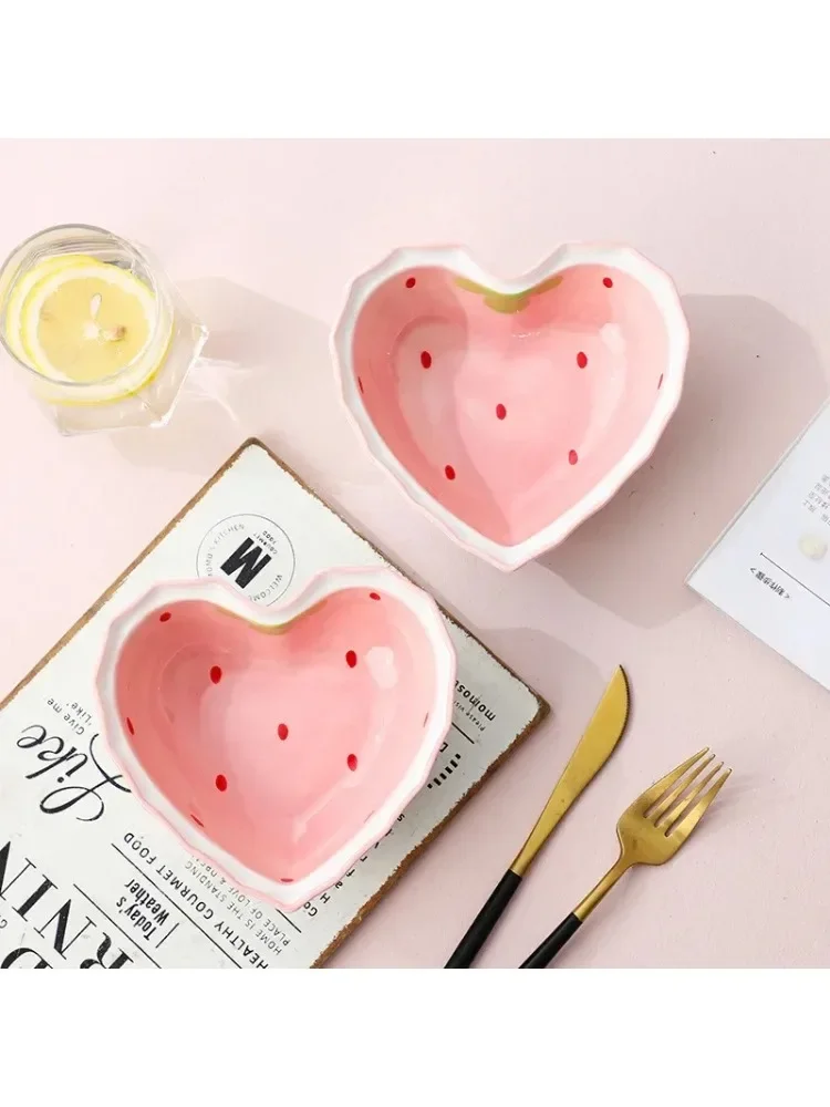 Необычная керамическая миска для мгновенной лапши с рисунком клубники