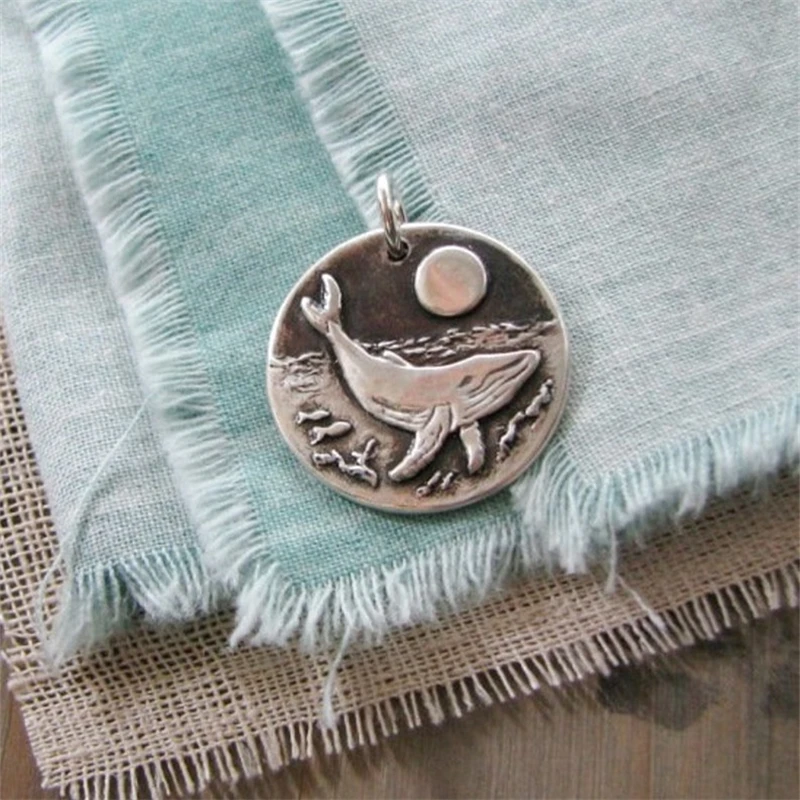 

Retro Wind Sun Whale Falling Ocean Round Pendant Featured Personality Fashion Couple Necklace Party Banquet Gift Jewelry