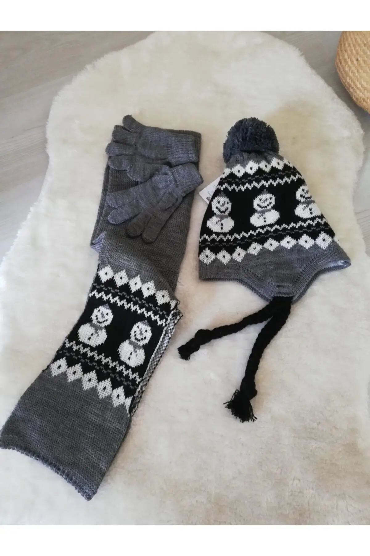 

Шарф шапка и перчатки набор шарф берет перчатки