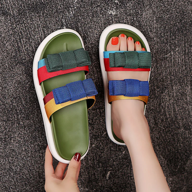 Шлепки calvin klein женские. Сланцы бело золотые. Валяные тапочки с маками. Шлепки с нанесением логотипа. Шлепки синие или золотое.