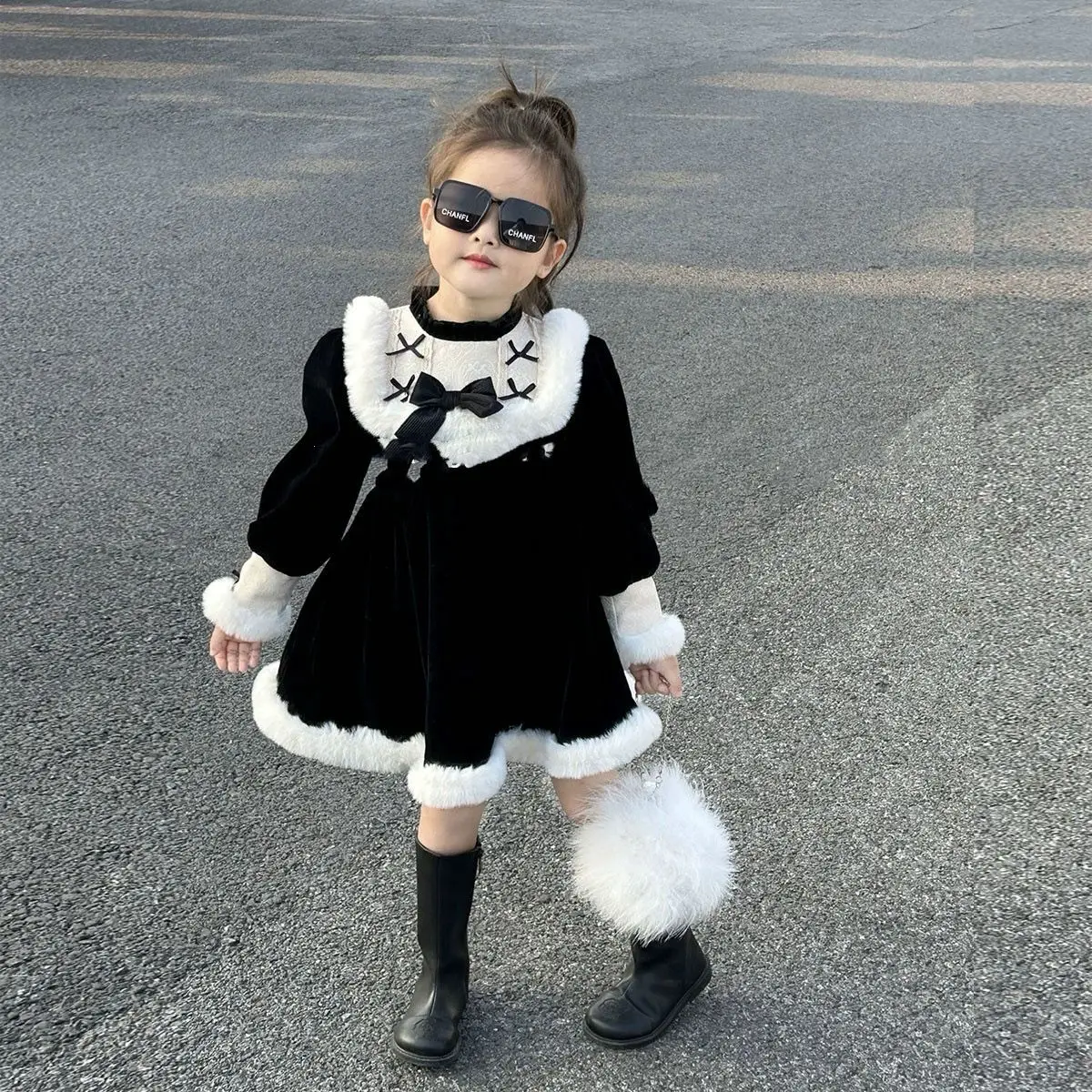 

Children's winter girl's sweet velvet dress 2023 new foreign temperament long-sleeved little black dress Korean