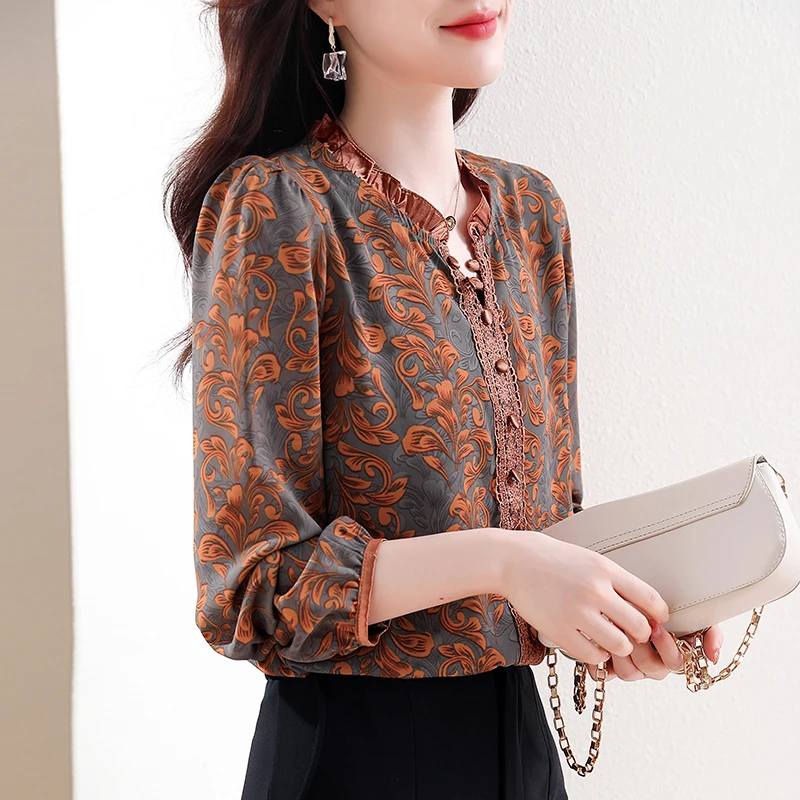 Женская блузка с оборками и воротником в стиле ретро