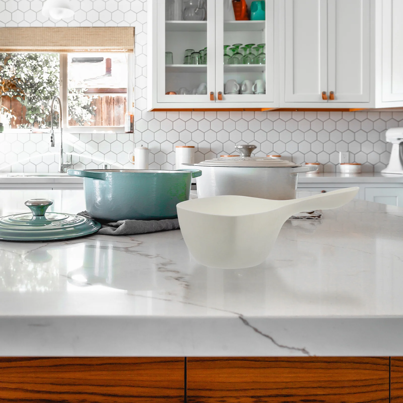 Ковш Кухонный многоразовый ковш для воды Ведро Дырокол Белый Совок полива