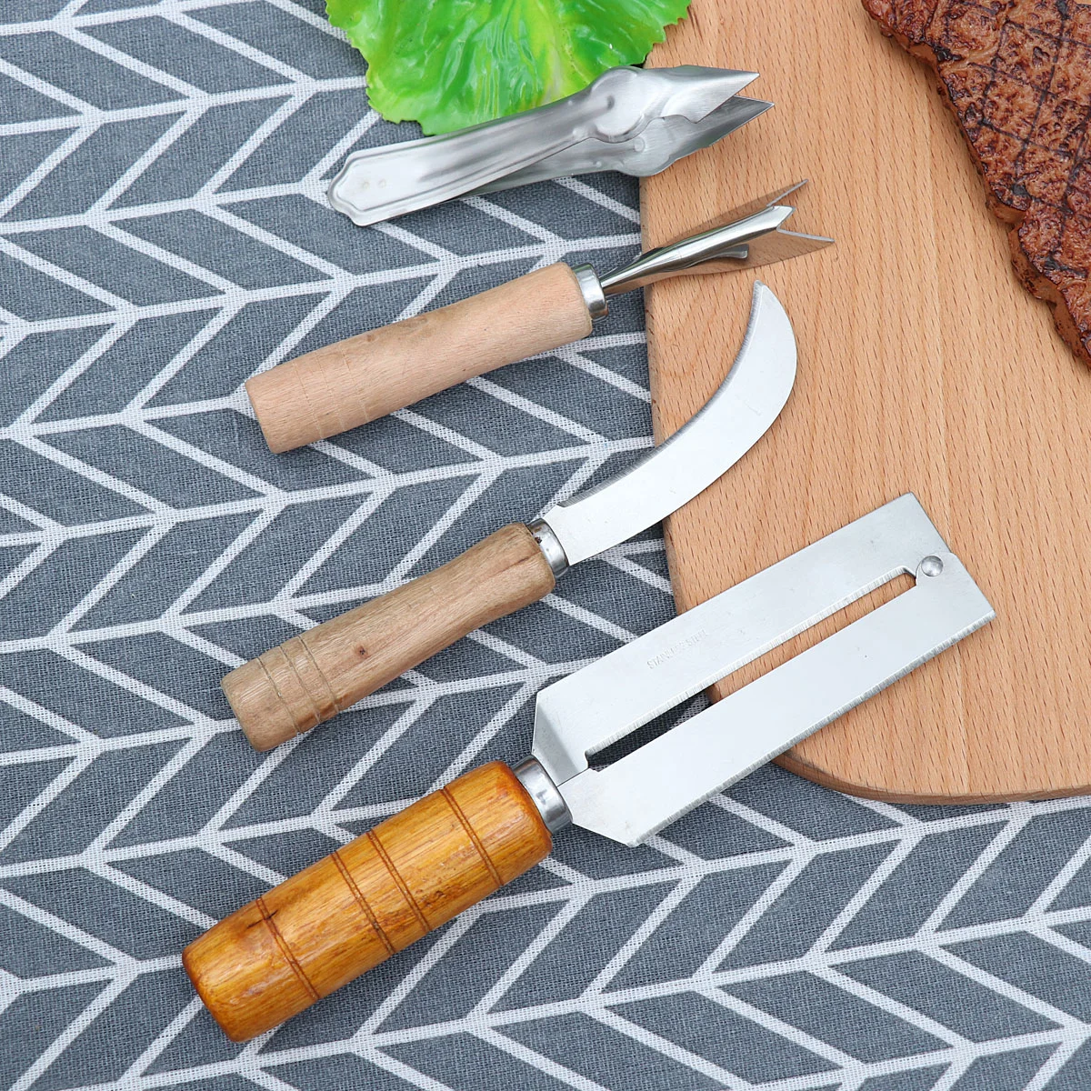 

4 PCS/Set Vegetable Peeler Strawberry Huller Pineapple Stem Huller Stem Remover Tool Fruit Peeler Stem Huller