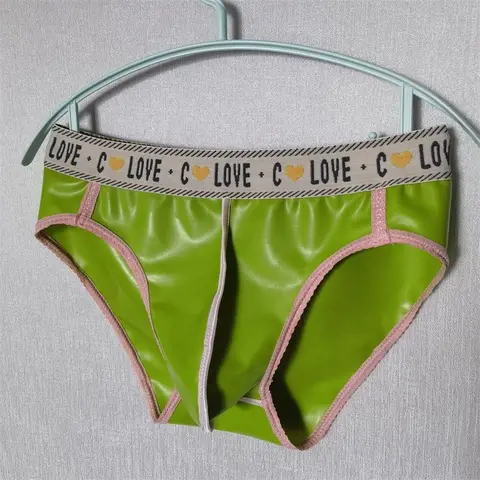 Жалаңаш Наташа Королеваның суреттері мен бейнелері