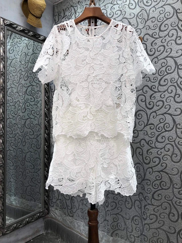 

Женский комплект из 2 предметов, кружевной топ с водорастворимыми цветами и прямые шорты с высокой талией, 2023