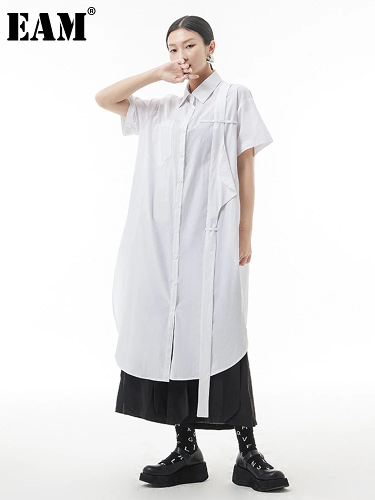 

[EAM] Women White Irregular Big Size Long Shirt Dress New Lapel Short Sleeve Loose Fit Fashion Tide Spring Summer 2022 1DE8410