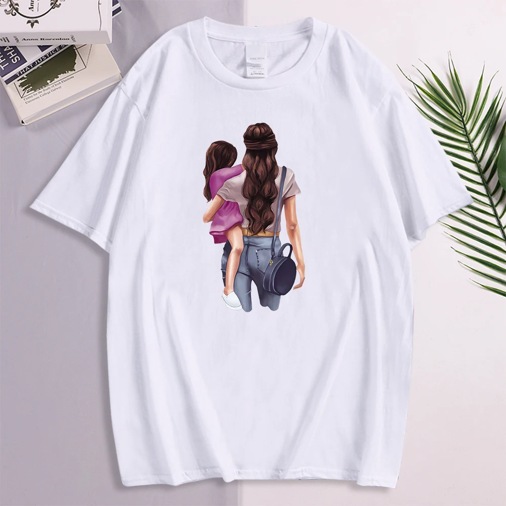 Мужская футболка с принтом мама дочерью | одежда