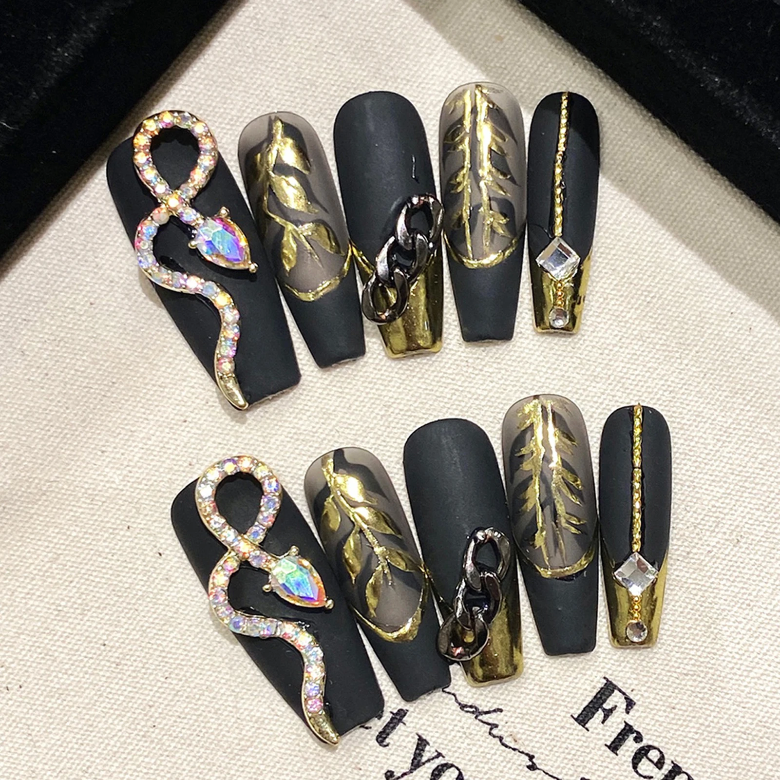 Накладные ногти ручной работы темные черные длинные гробные накладные 3D