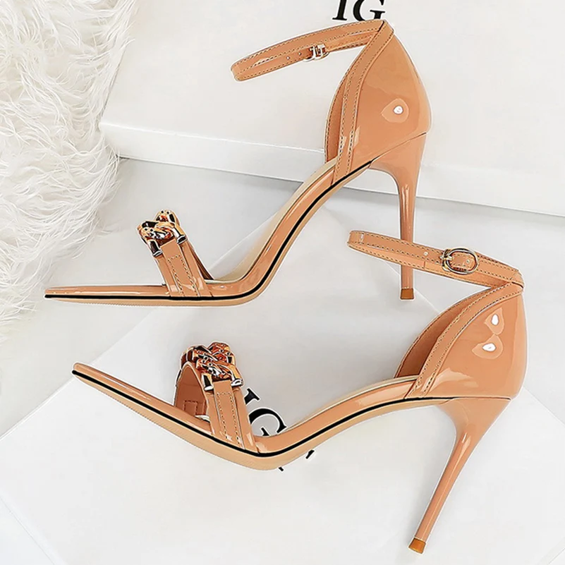 

2022 Summer Women Fetish 9.5cm High Heels Sandals Stiletto Nightclub Metal Chain Sandles Buckle Strappy Stripper Nude Sexy Shoes