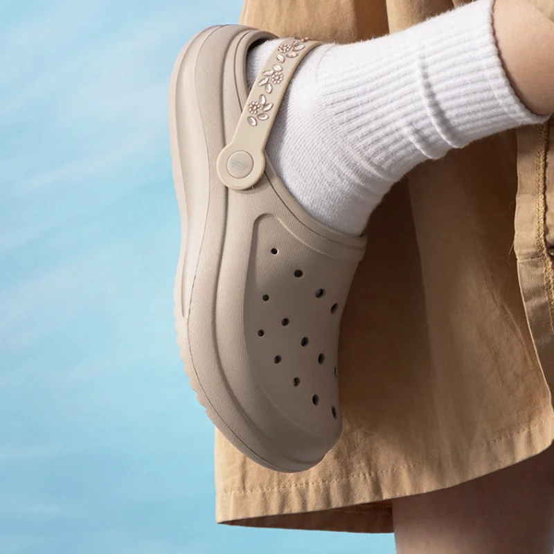 Фото Женские сабо Skechers 111474-NAT 2026, новые, с мягкой подошвой, повседневные сандалии без застежек, пляжная обувь для прогулок, легкая водонепроницаемая обувь для женщин №3