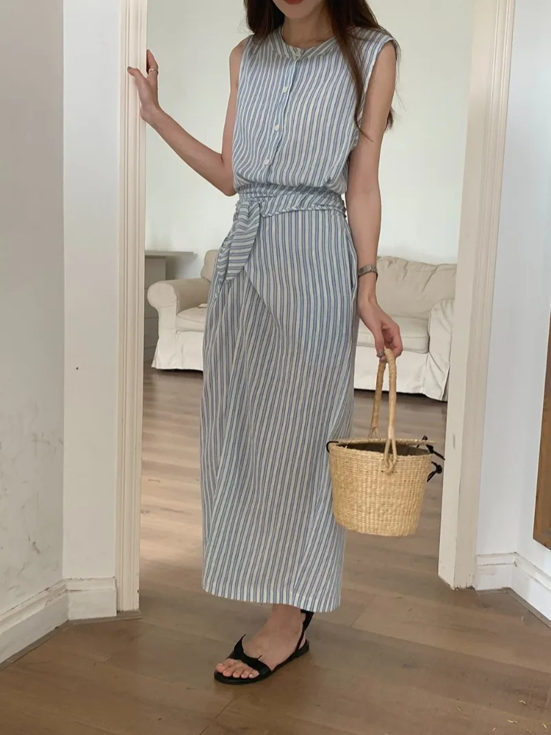 Женское платье в контрастную полоску туника на шнуровке модель 2024 года корейские